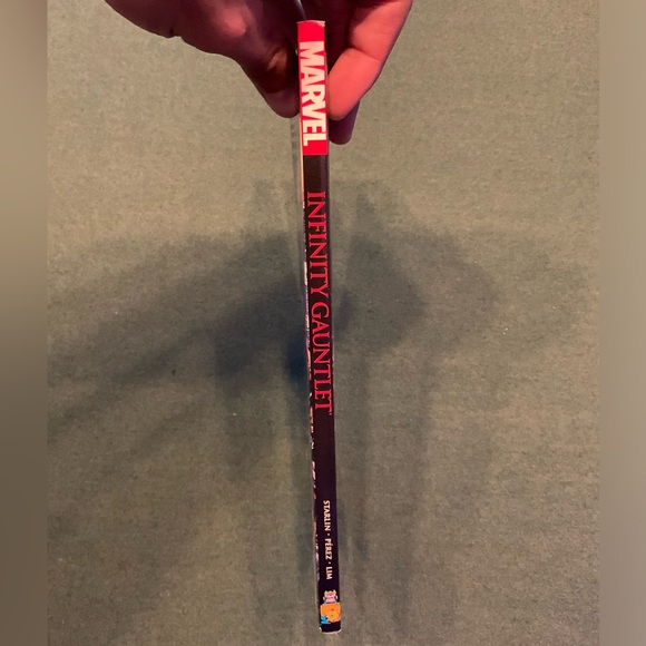 Infinity Gauntlet Paperback Thanos the Avengers Marvel Comic Book (2011) - Picture 2 of 3